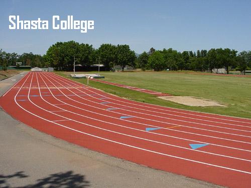 Image 20 of 22 in gallery section. Image title is Pista de Atletismo.