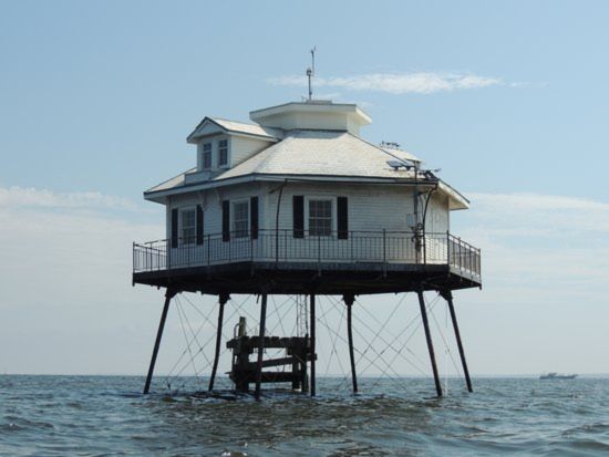 Image 2 of 11 in gallery section. Image title is Middle Bay Lighthouse.